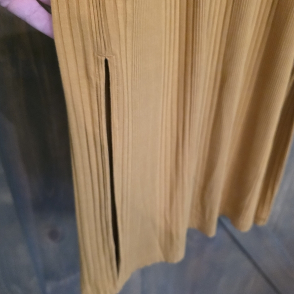 Banana Republic Ribbed Tank Midi Dress- V Cleavage Size M - Picture 2 of 5